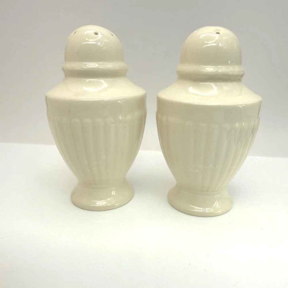 Wedgwood‎ Edme Salt & Pepper Shakers Creamware England Vintage Set